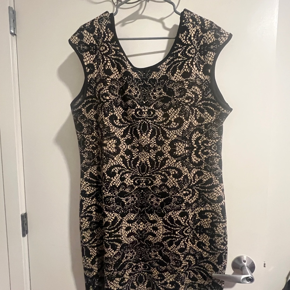 55. EUC Torrid Black Lace Print Knit Dress Scoop Neck Bodycon